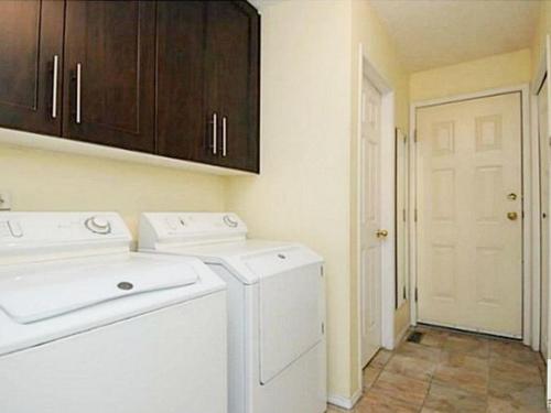 425 Buchanan Road, Edmonton, AB - Indoor Photo Showing Laundry Room