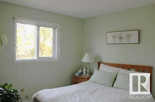 425 Buchanan Road, Edmonton, AB - Indoor Photo Showing Bedroom