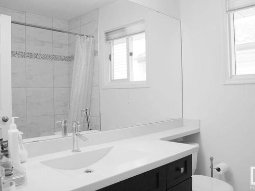 425 Buchanan Road, Edmonton, AB - Indoor Photo Showing Bathroom