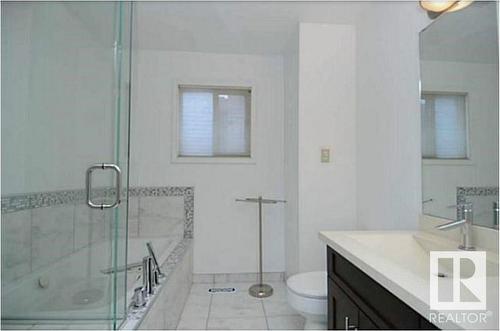 425 Buchanan Road, Edmonton, AB - Indoor Photo Showing Bathroom