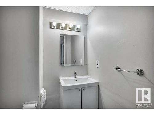 Edmonton, AB - Indoor Photo Showing Bathroom