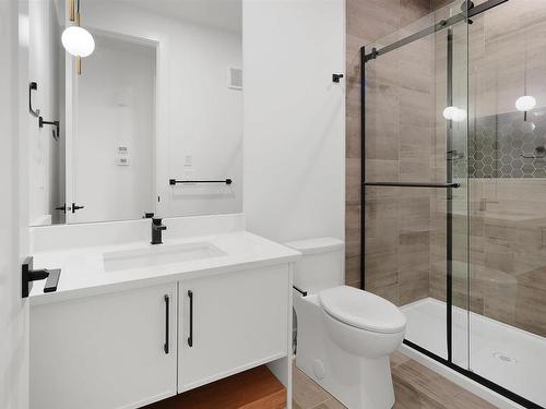 4687 Chegwin Wynd, Edmonton, AB - Indoor Photo Showing Bathroom