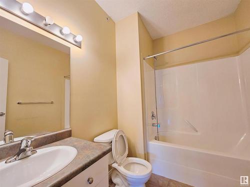 410 4304 139 Avenue, Edmonton, AB - Indoor Photo Showing Bathroom