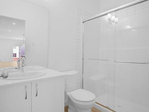 2026 13A Avenue, Edmonton, AB - Indoor Photo Showing Bathroom