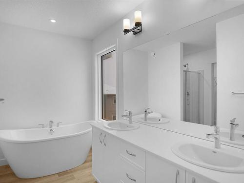 2026 13A Avenue, Edmonton, AB - Indoor Photo Showing Bathroom