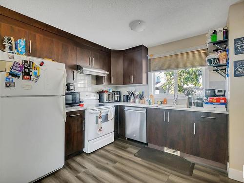 5526 19A Ave, Edmonton, AB - Indoor Photo Showing Kitchen