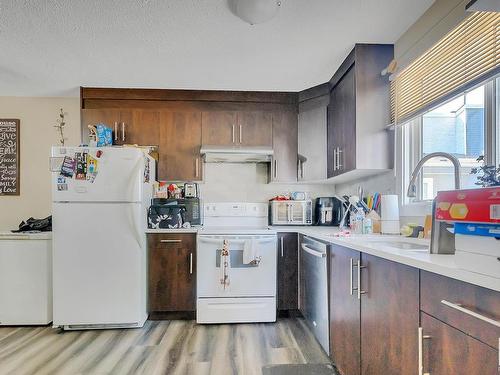 5526 19A Ave, Edmonton, AB - Indoor Photo Showing Kitchen