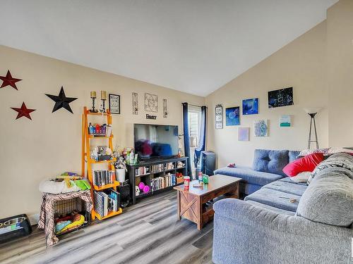 5526 19A Ave, Edmonton, AB - Indoor Photo Showing Living Room