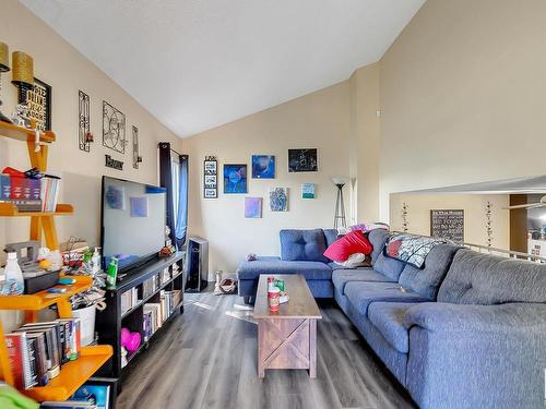 5526 19A Ave, Edmonton, AB - Indoor Photo Showing Living Room