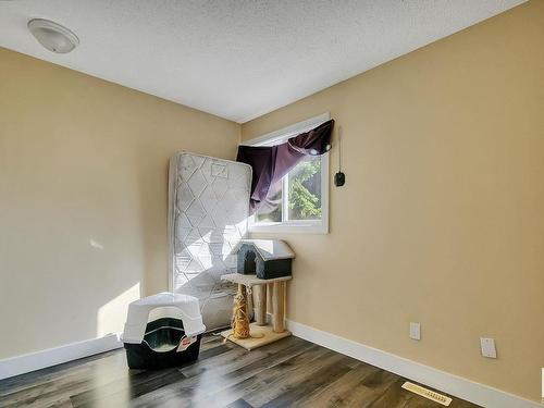 5526 19A Ave, Edmonton, AB - Indoor Photo Showing Other Room