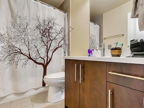 5526 19A Ave, Edmonton, AB - Indoor Photo Showing Bathroom