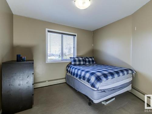 220 42 Summerwood Boulevard, Sherwood Park, AB - Indoor Photo Showing Bedroom