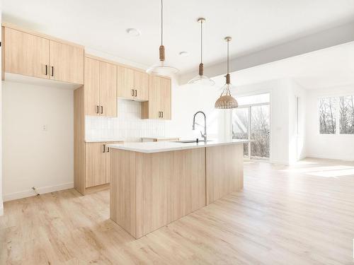 6320 27 Avenue, Edmonton, AB - Indoor Photo Showing Kitchen