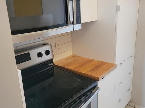 603 9028 Jasper Avenue, Edmonton, AB - Indoor Photo Showing Kitchen