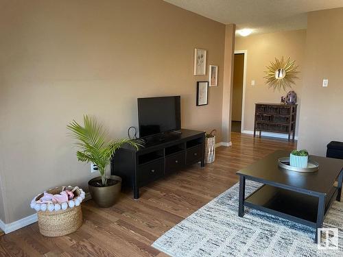 204 10939 109 Street, Edmonton, AB - Indoor Photo Showing Living Room