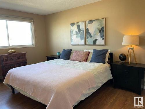 204 10939 109 Street, Edmonton, AB - Indoor Photo Showing Bedroom