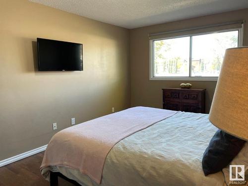 204 10939 109 Street, Edmonton, AB - Indoor Photo Showing Bedroom