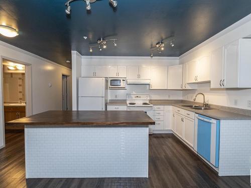 407 10311 111 Street Nw, Edmonton, AB - Indoor Photo Showing Kitchen With Double Sink