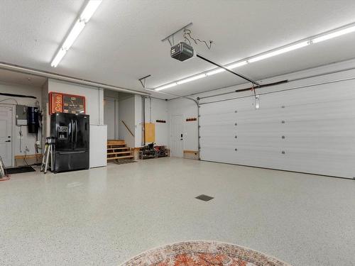 58 Greenfield Crescent, Fort Saskatchewan, AB - Indoor Photo Showing Garage