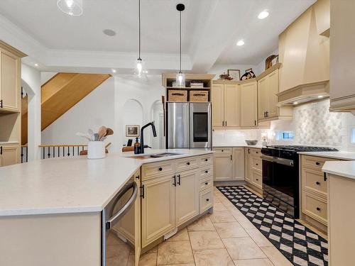 58 Greenfield Crescent, Fort Saskatchewan, AB - Indoor Photo Showing Kitchen With Upgraded Kitchen