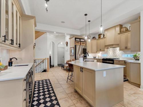 58 Greenfield Crescent, Fort Saskatchewan, AB - Indoor Photo Showing Kitchen With Upgraded Kitchen