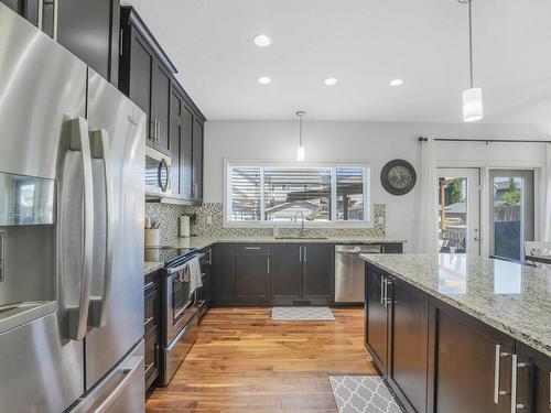 581 Mcdonough Way, Edmonton, AB - Indoor Photo Showing Kitchen With Upgraded Kitchen