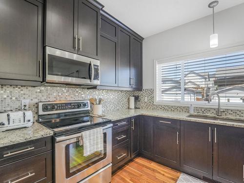 581 Mcdonough Way, Edmonton, AB - Indoor Photo Showing Kitchen With Upgraded Kitchen