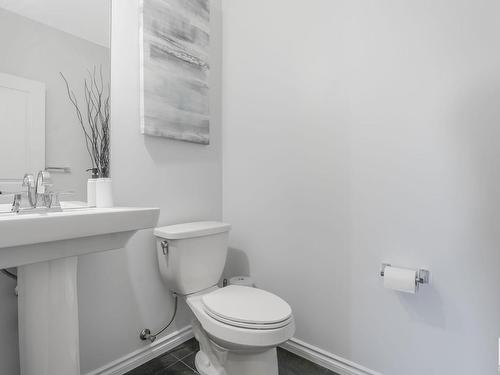 581 Mcdonough Way, Edmonton, AB - Indoor Photo Showing Bathroom