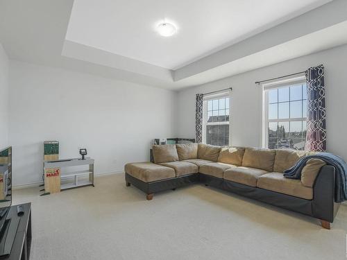 581 Mcdonough Way, Edmonton, AB - Indoor Photo Showing Living Room