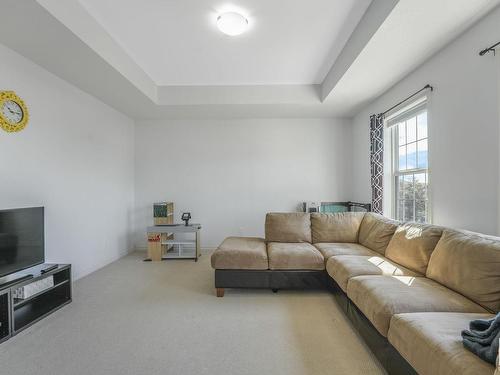 581 Mcdonough Way, Edmonton, AB - Indoor Photo Showing Living Room