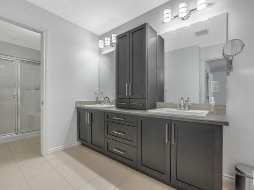 581 Mcdonough Way, Edmonton, AB - Indoor Photo Showing Bathroom