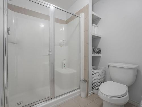 581 Mcdonough Way, Edmonton, AB - Indoor Photo Showing Bathroom