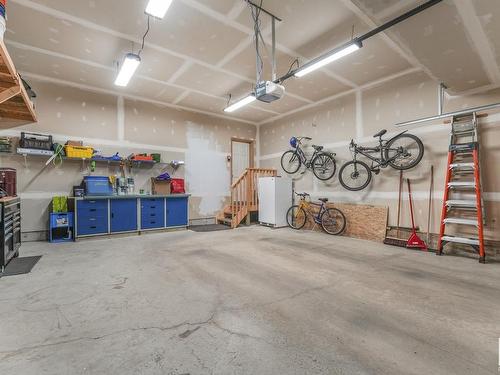 581 Mcdonough Way, Edmonton, AB - Indoor Photo Showing Garage