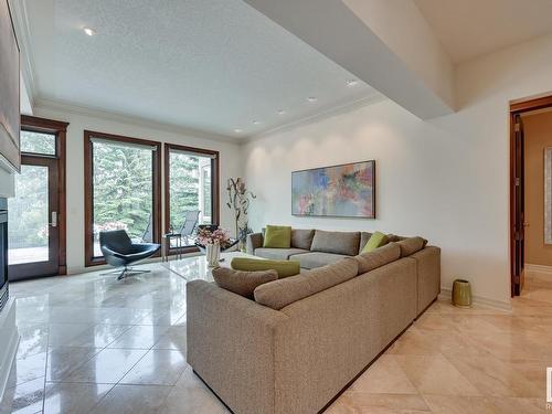 925 Hollingsworth Bend, Edmonton, AB - Indoor Photo Showing Living Room