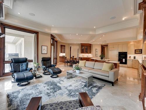 925 Hollingsworth Bend, Edmonton, AB - Indoor Photo Showing Living Room