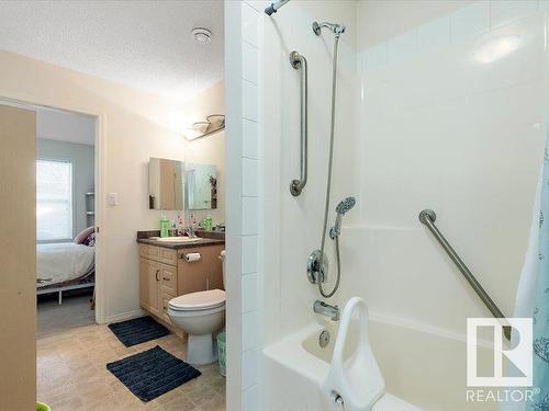 16 4527 55 Avenue, Tofield, AB - Indoor Photo Showing Bathroom