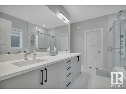 16007 34 Avenue, Edmonton, AB - Indoor Photo Showing Bathroom