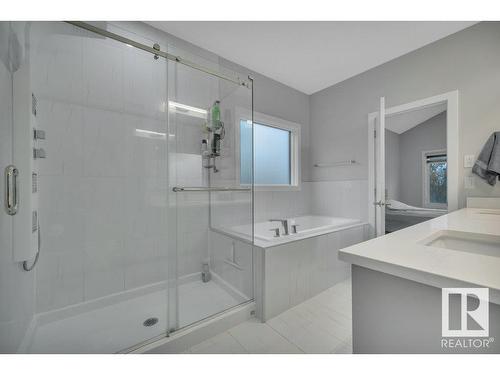 16007 34 Avenue, Edmonton, AB - Indoor Photo Showing Bathroom