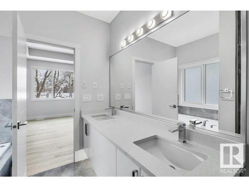 10219 151 Street, Edmonton, AB - Indoor Photo Showing Bathroom