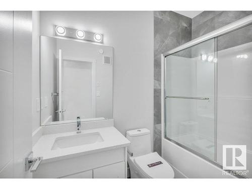 10219 151 Street, Edmonton, AB - Indoor Photo Showing Bathroom