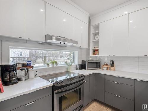 10426 126 Street, Edmonton, AB - Indoor Photo Showing Kitchen With Upgraded Kitchen