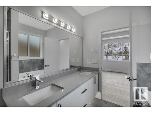 10221 151 Street, Edmonton, AB - Indoor Photo Showing Bathroom