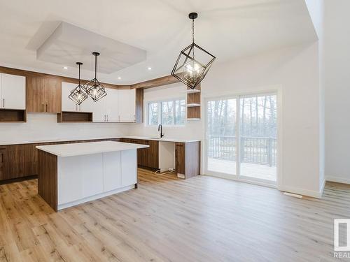 696 Astoria Way, Devon, AB - Indoor Photo Showing Kitchen