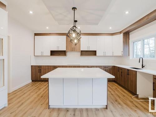 696 Astoria Way, Devon, AB - Indoor Photo Showing Kitchen With Upgraded Kitchen