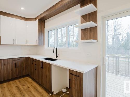 696 Astoria Way, Devon, AB - Indoor Photo Showing Kitchen With Double Sink