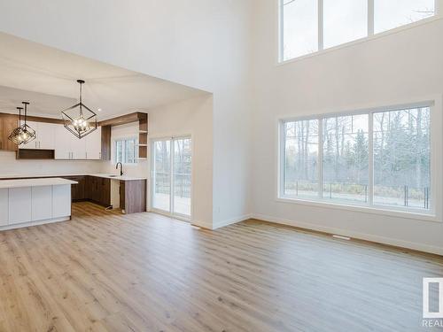 696 Astoria Way, Devon, AB - Indoor Photo Showing Kitchen