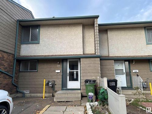 220 Abbottsfield Rd Nw, Edmonton, AB 