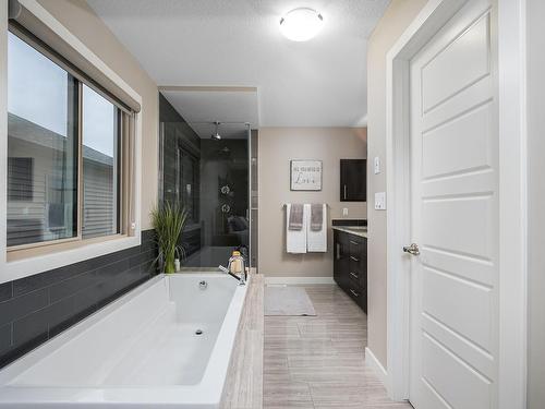 29 Garneau Gate, Spruce Grove, AB - Indoor Photo Showing Bathroom