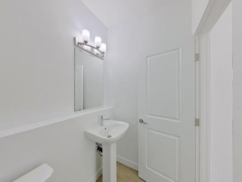 432 29 Street, Edmonton, AB - Indoor Photo Showing Bathroom