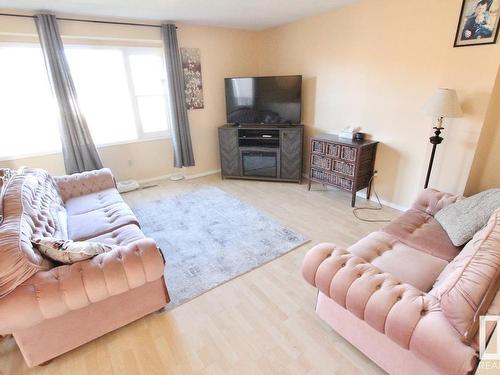 5618 53 Avenue, St. Paul Town, AB - Indoor Photo Showing Living Room